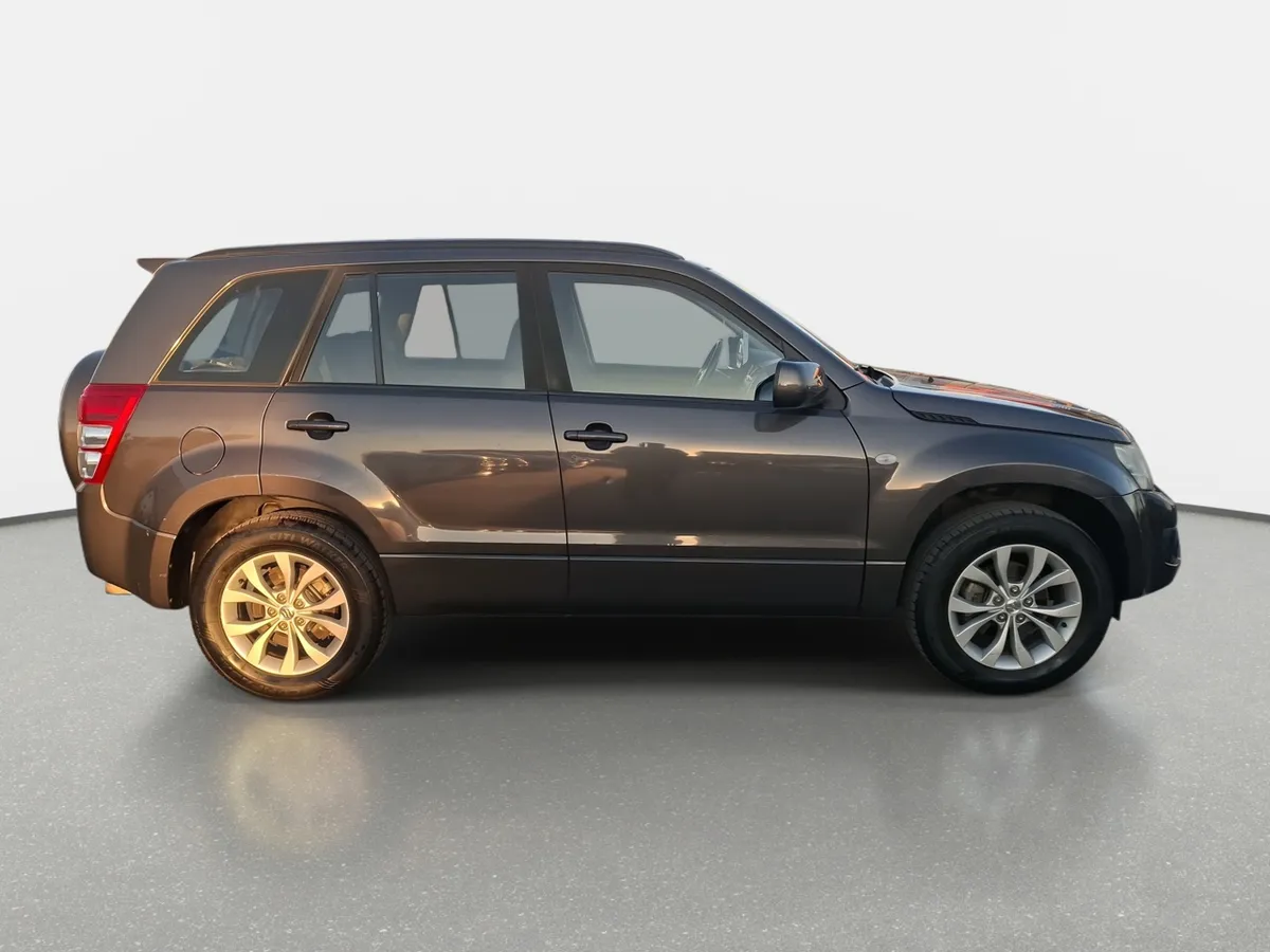 Suzuki Grand Nomade 2.4 Glx Sport 4x2 Mt 5p año 2018