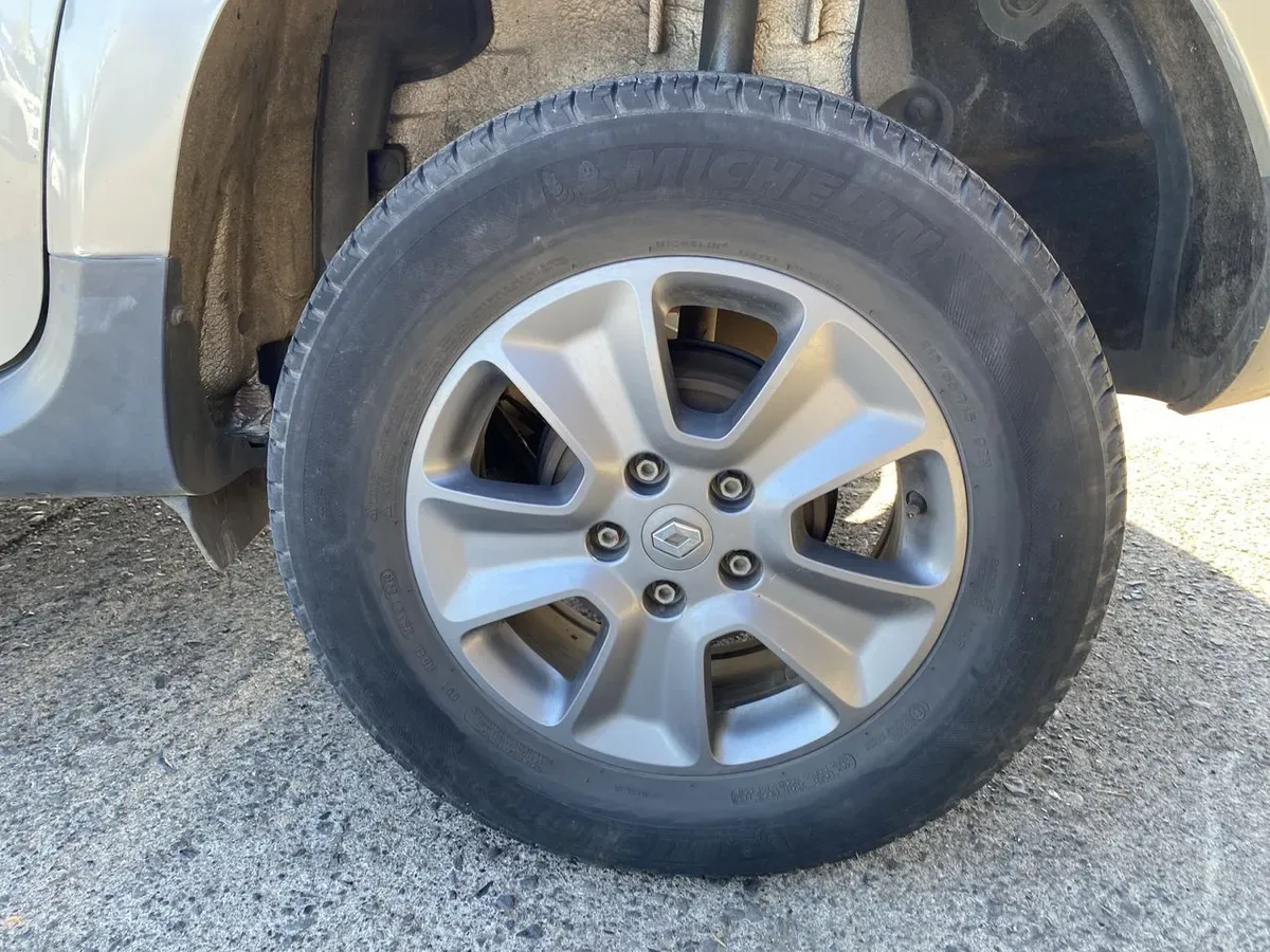 Renault Duster 1.6 Zen 4x2 5mt 5p año 2020