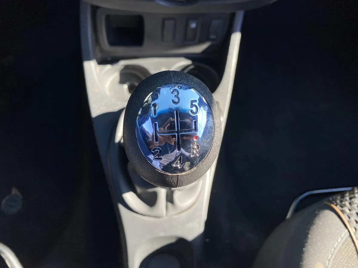 Renault Duster 1.6 Zen 4x2 5mt 5p año 2020