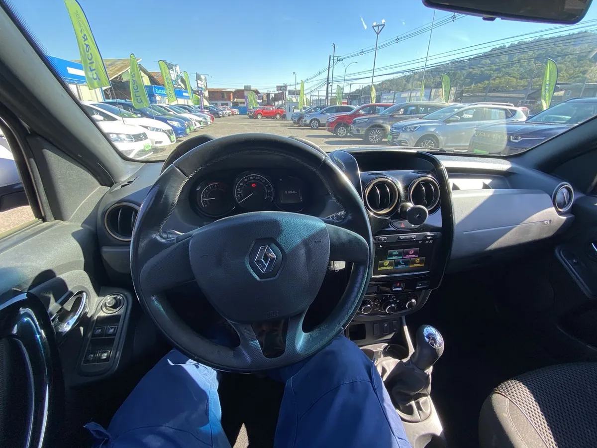 Renault Duster 1.6 Zen 4x2 5mt 5p año 2020