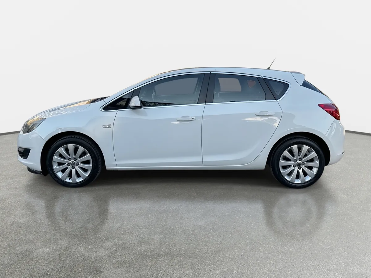 Opel Astra 1.4t Enjoy 4x2 Mt 5p año 2016