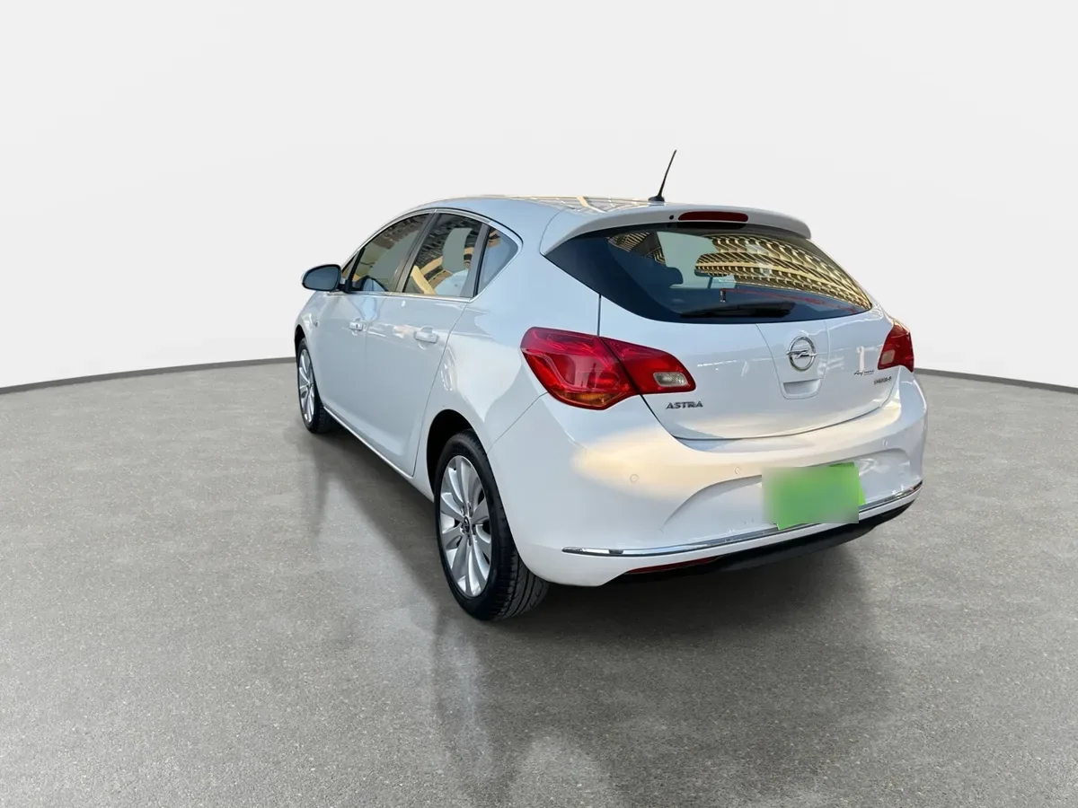 Opel Astra 1.4t Enjoy 4x2 Mt 5p año 2016