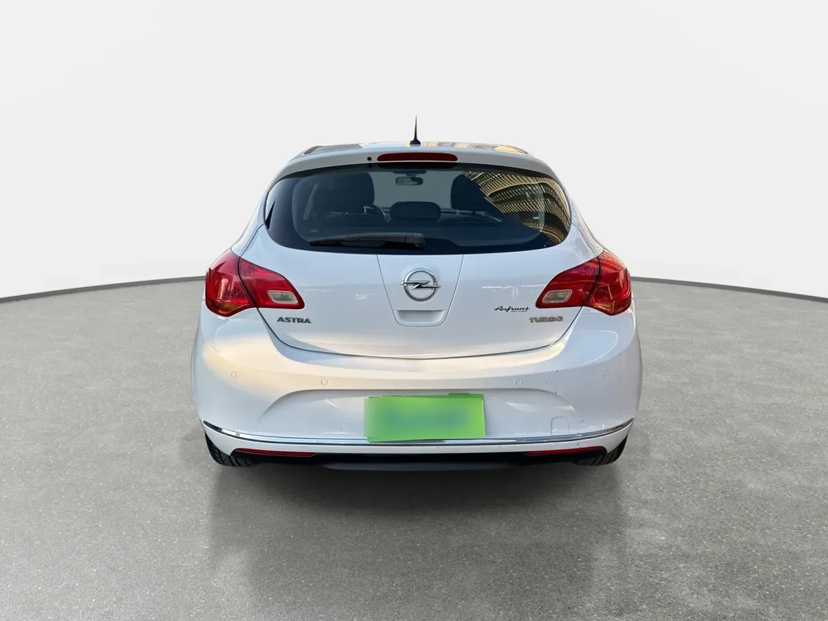 Opel Astra 1.4t Enjoy 4x2 Mt 5p año 2016