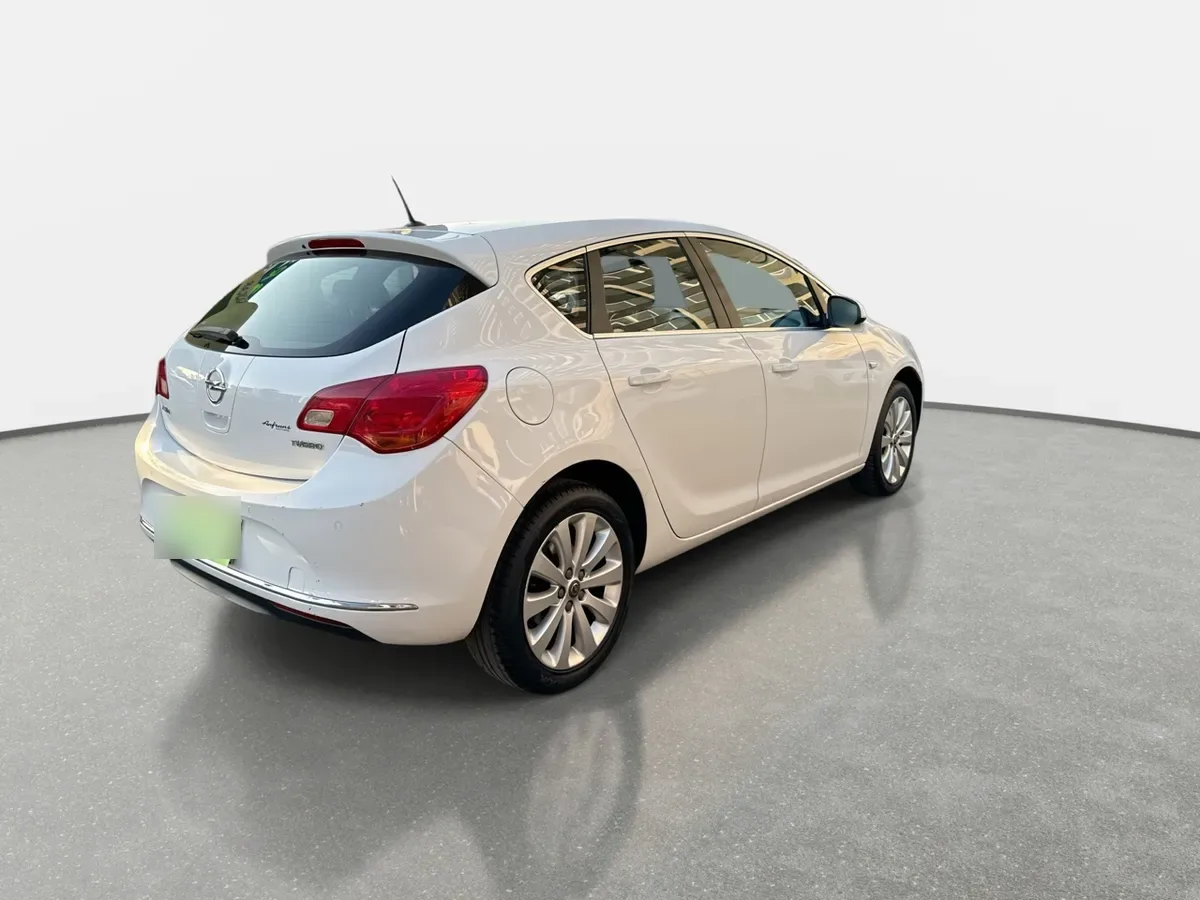 Opel Astra 1.4t Enjoy 4x2 Mt 5p año 2016
