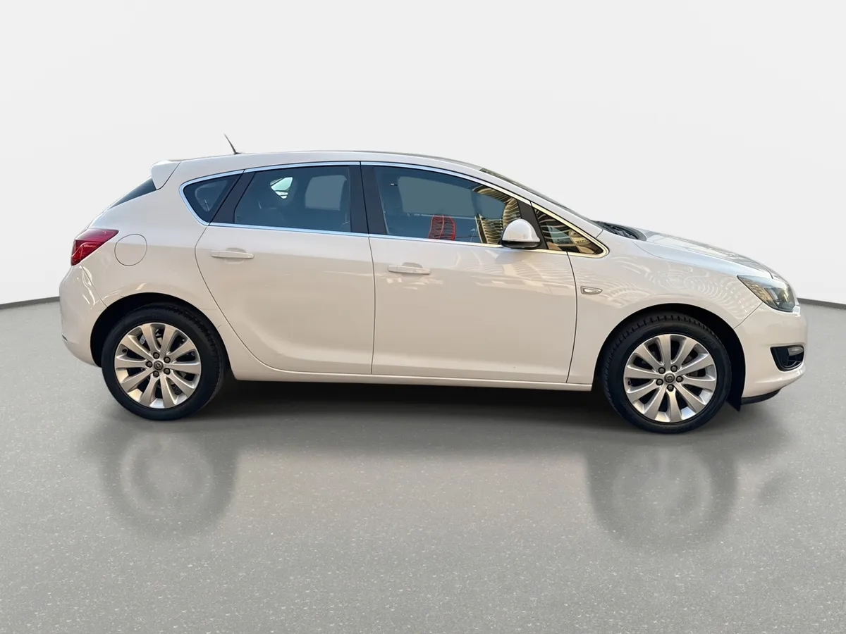 Opel Astra 1.4t Enjoy 4x2 Mt 5p año 2016