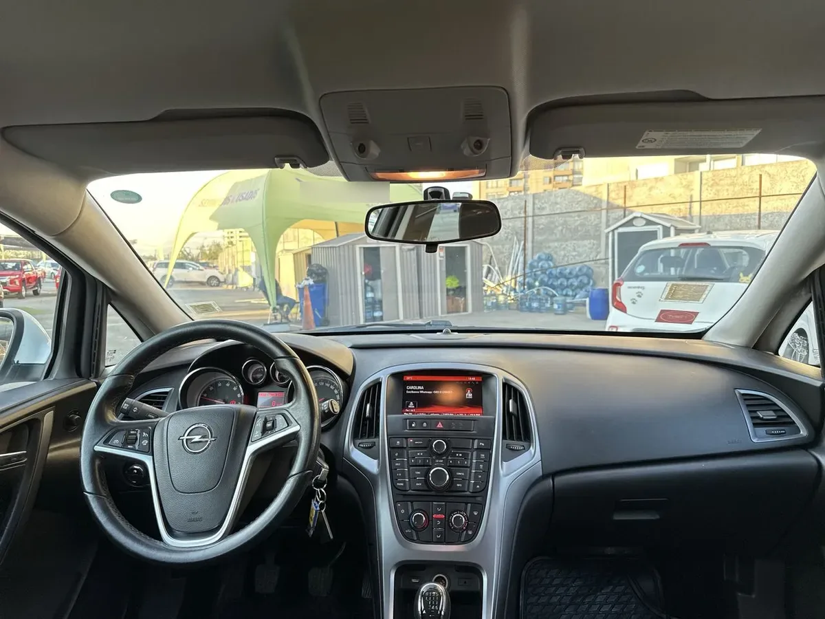 Opel Astra 1.4t Enjoy 4x2 Mt 5p año 2016