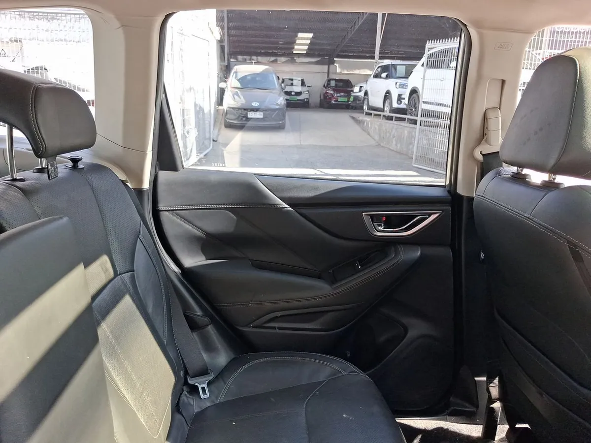 Subaru Forester 2.0i Limited Eyesight Hybrid Awd Cvt At 5p año 2021