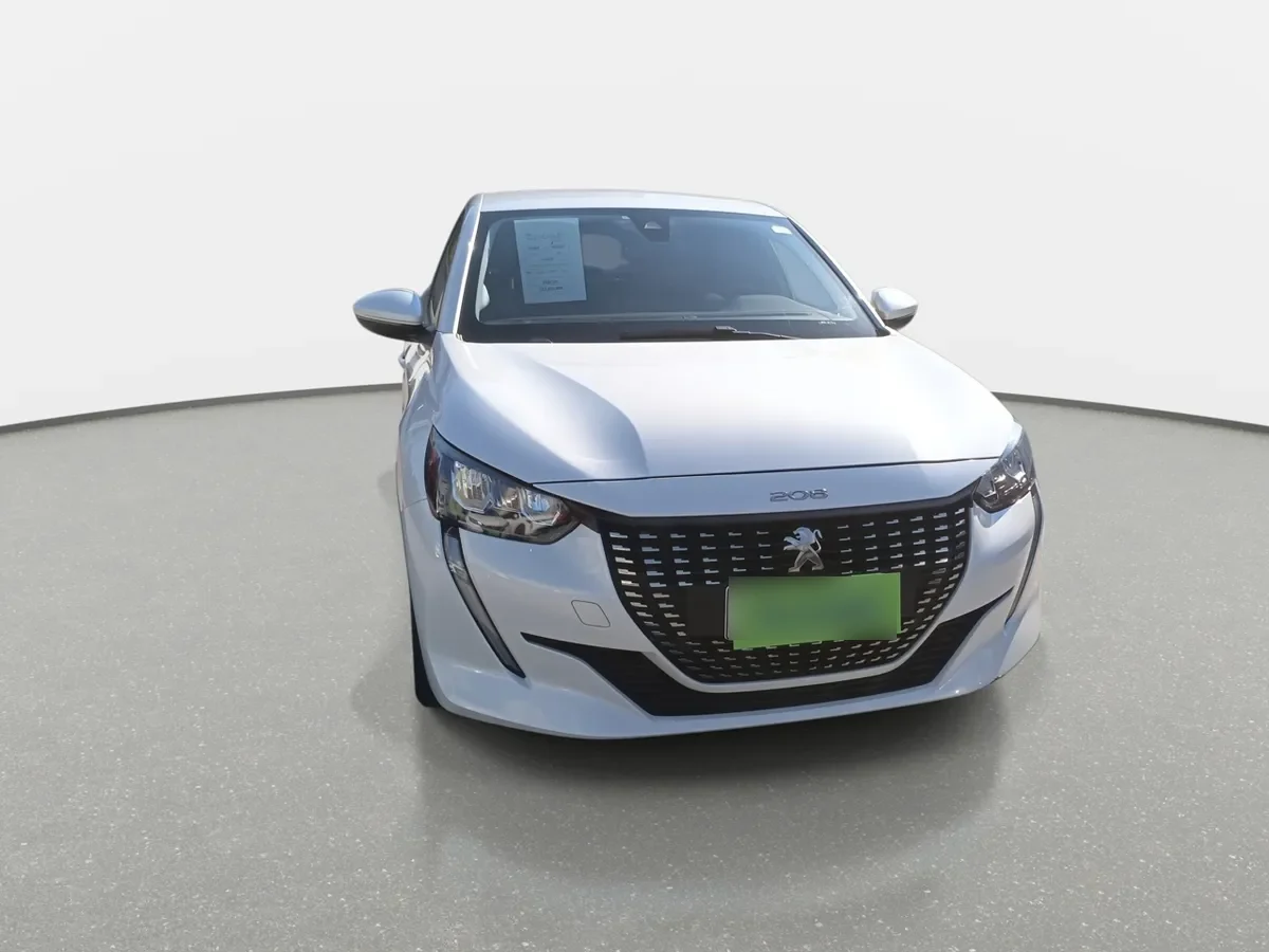 Peugeot 208 1.2 Puretech Allure Pack 4x2 100 Mt 5p año 2022