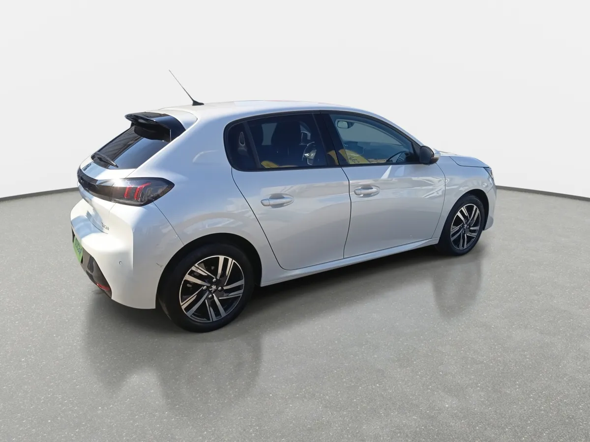 Peugeot 208 1.2 Puretech Allure Pack 4x2 100 Mt 5p año 2022