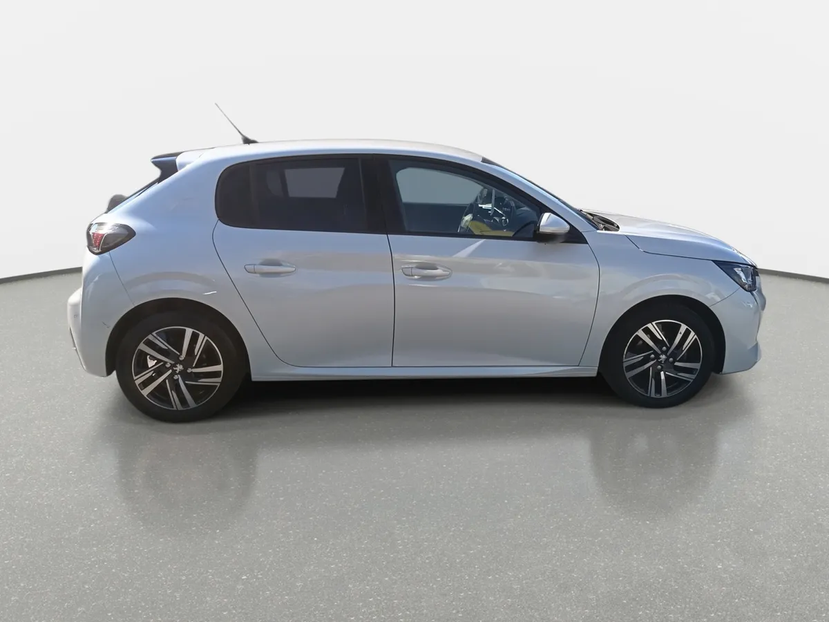 Peugeot 208 1.2 Puretech Allure Pack 4x2 100 Mt 5p año 2022