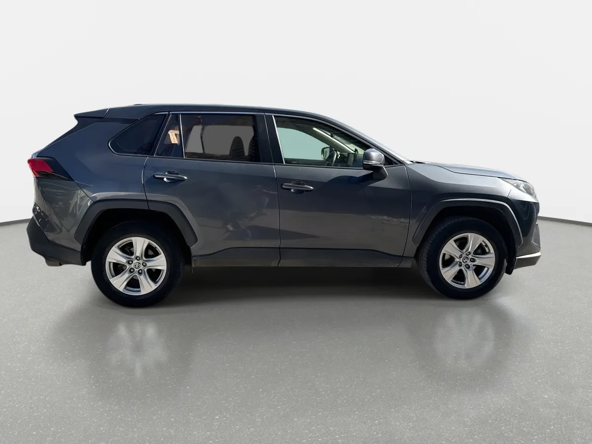 Toyota Rav 4 2.0 Le 4x2 Mt 5p año 2021