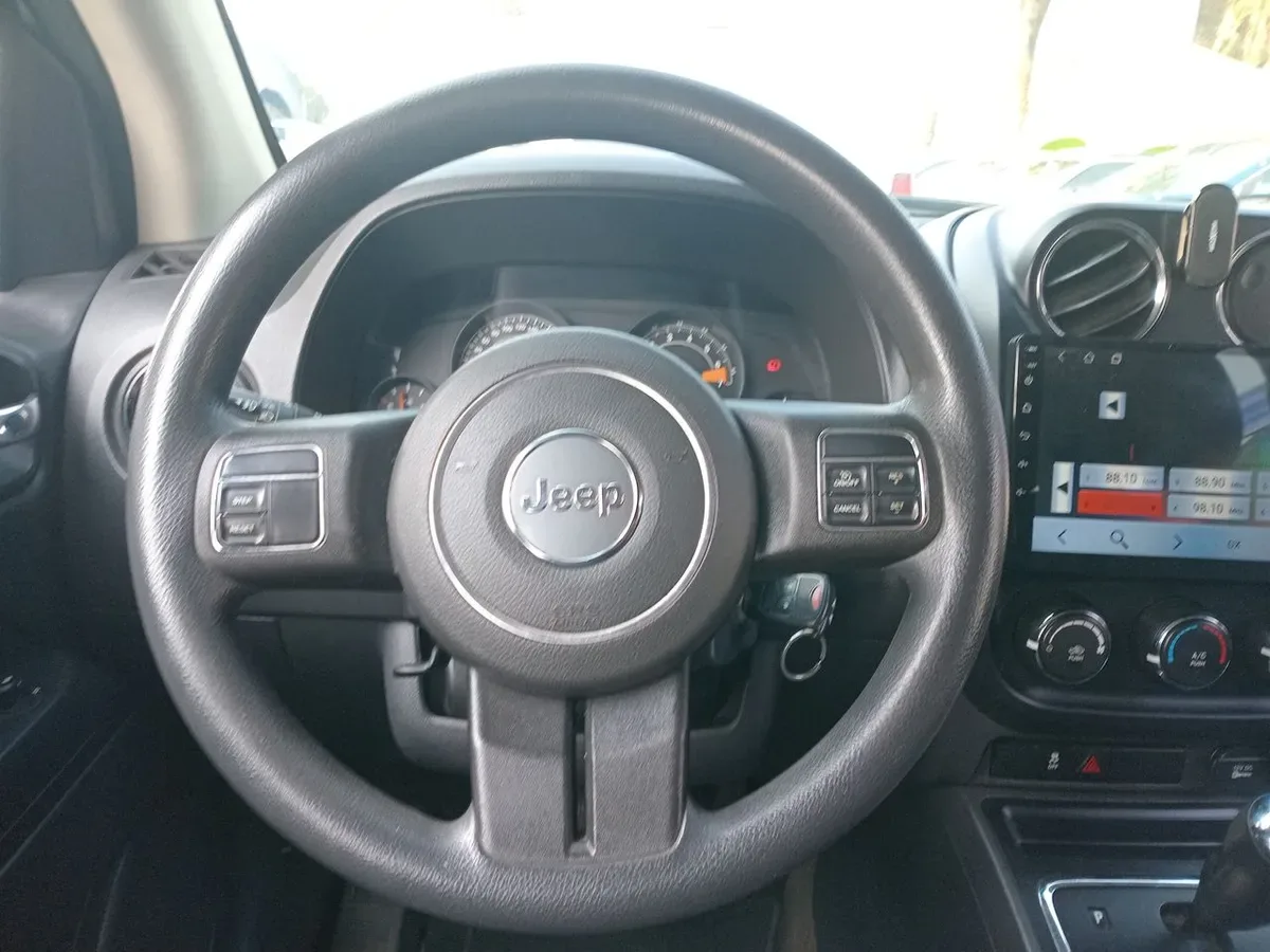 Jeep Compass 2.4 Sport 4x2 At 5p año 2017