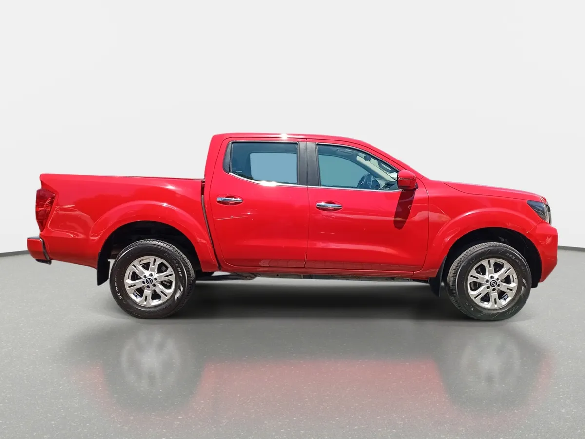 Nissan Navara 2.3d Xe Diesel 4x2 Dob.cab. Mt 4p año 2024