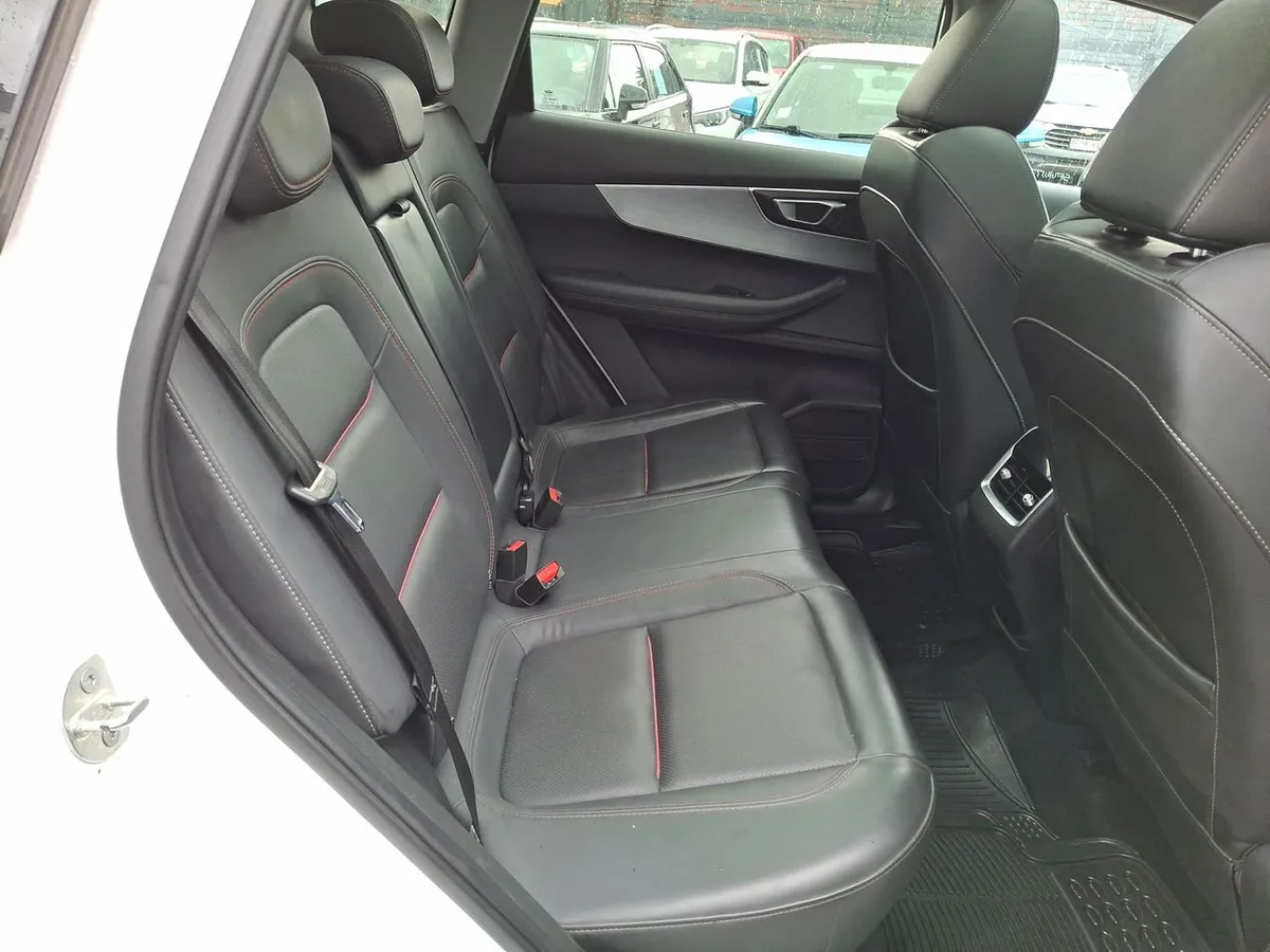 Chery Tiggo 7 Pro 1.5t Glx 4x2 Bicolor Cvt At 5p año 2023