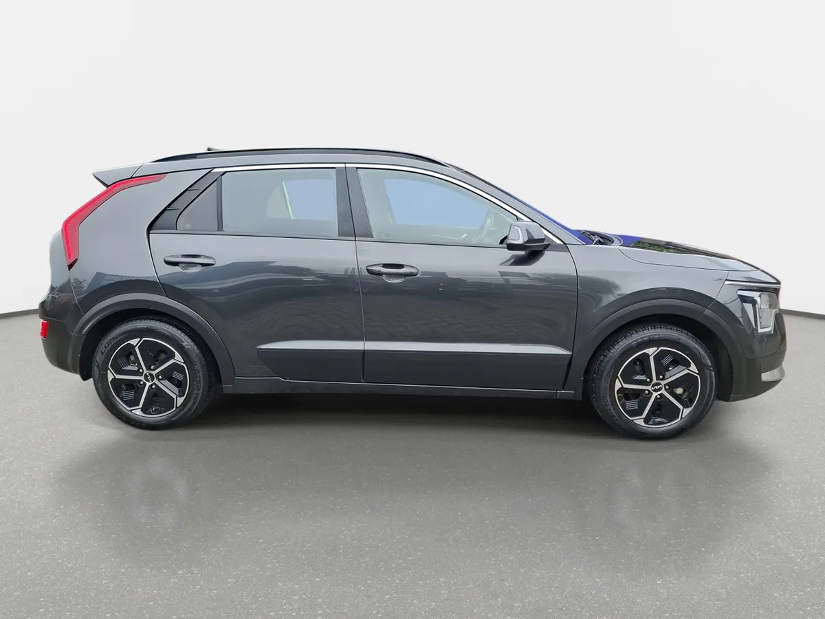 Kia Niro 1.6l Gdi Lx Hev Hybrid 4x2 6dct At 5p año 2023