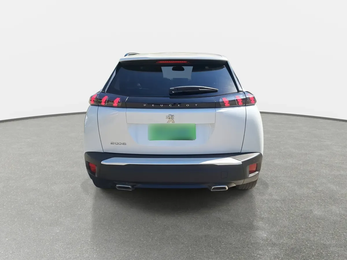 Peugeot 2008 1.2 Allure Pack Puretech 130hp 4x2 Mt 5p año 2024