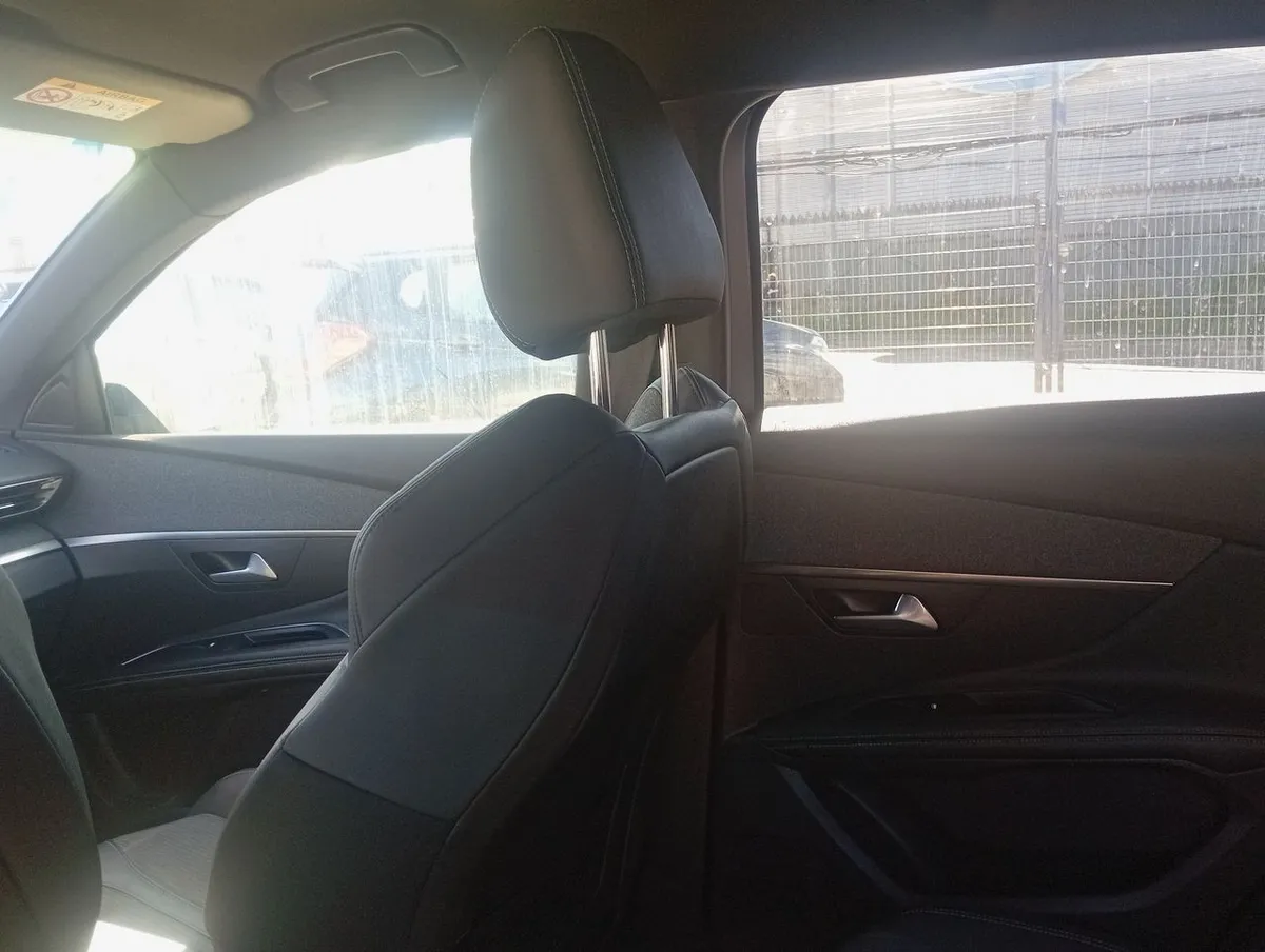 Peugeot 3008 1.5 Allure Pack Bluehdi 130 4x2 Eat8 5p año 2024