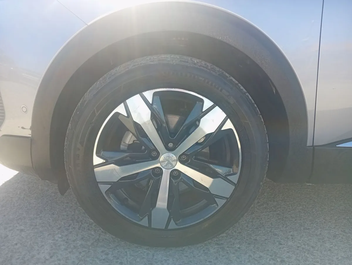Peugeot 3008 1.5 Allure Pack Bluehdi 130 4x2 Eat8 5p año 2024