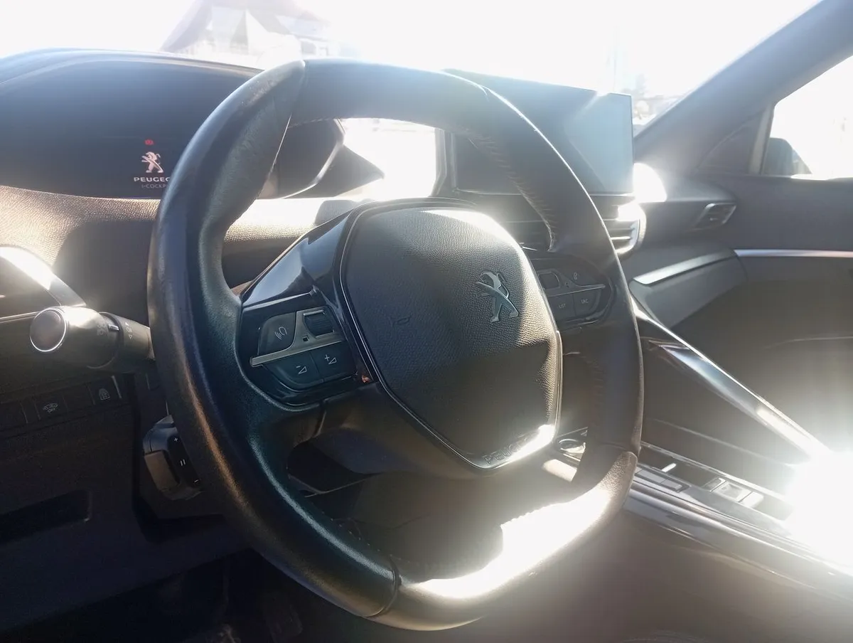 Peugeot 3008 1.5 Allure Pack Bluehdi 130 4x2 Eat8 5p año 2024