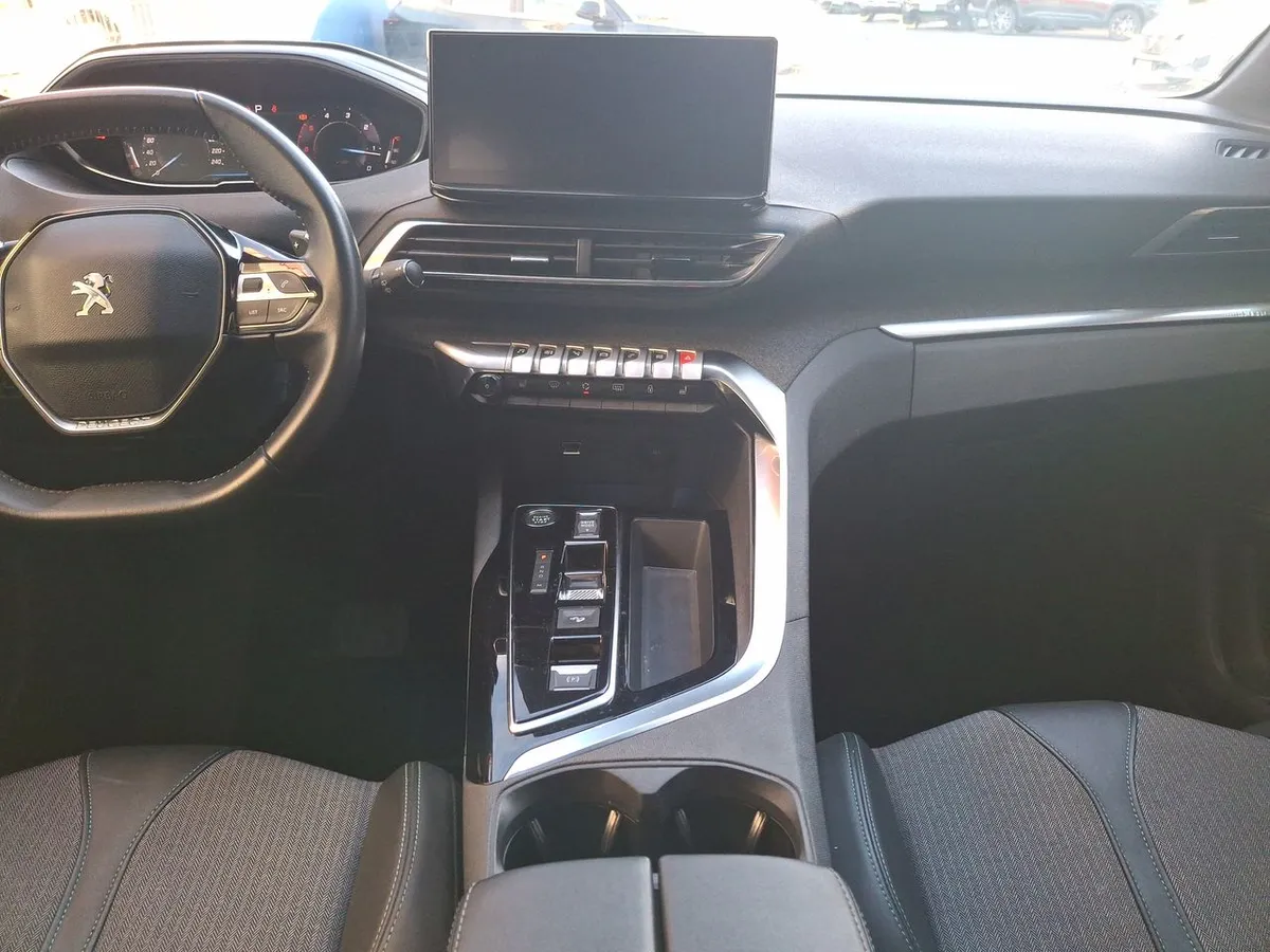 Peugeot 3008 1.5 Allure Pack Bluehdi 130 4x2 Eat8 5p año 2024