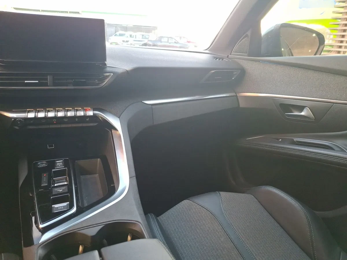 Peugeot 3008 1.5 Allure Pack Bluehdi 130 4x2 Eat8 5p año 2024