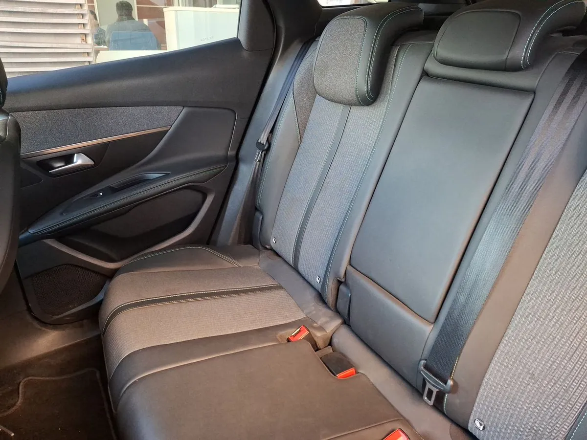 Peugeot 3008 1.5 Allure Pack Bluehdi 130 4x2 Eat8 5p año 2024