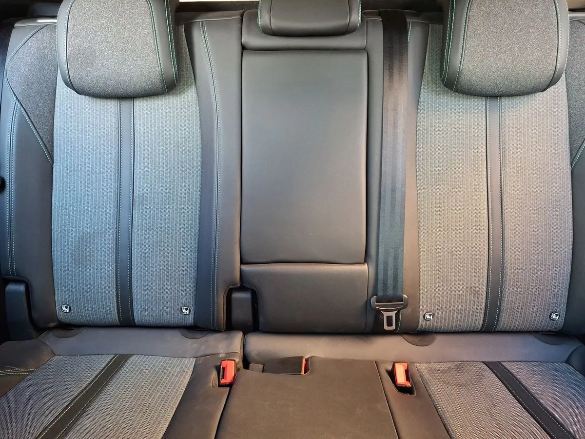 Peugeot 3008 1.5 Allure Pack Bluehdi 130 4x2 Eat8 5p año 2024