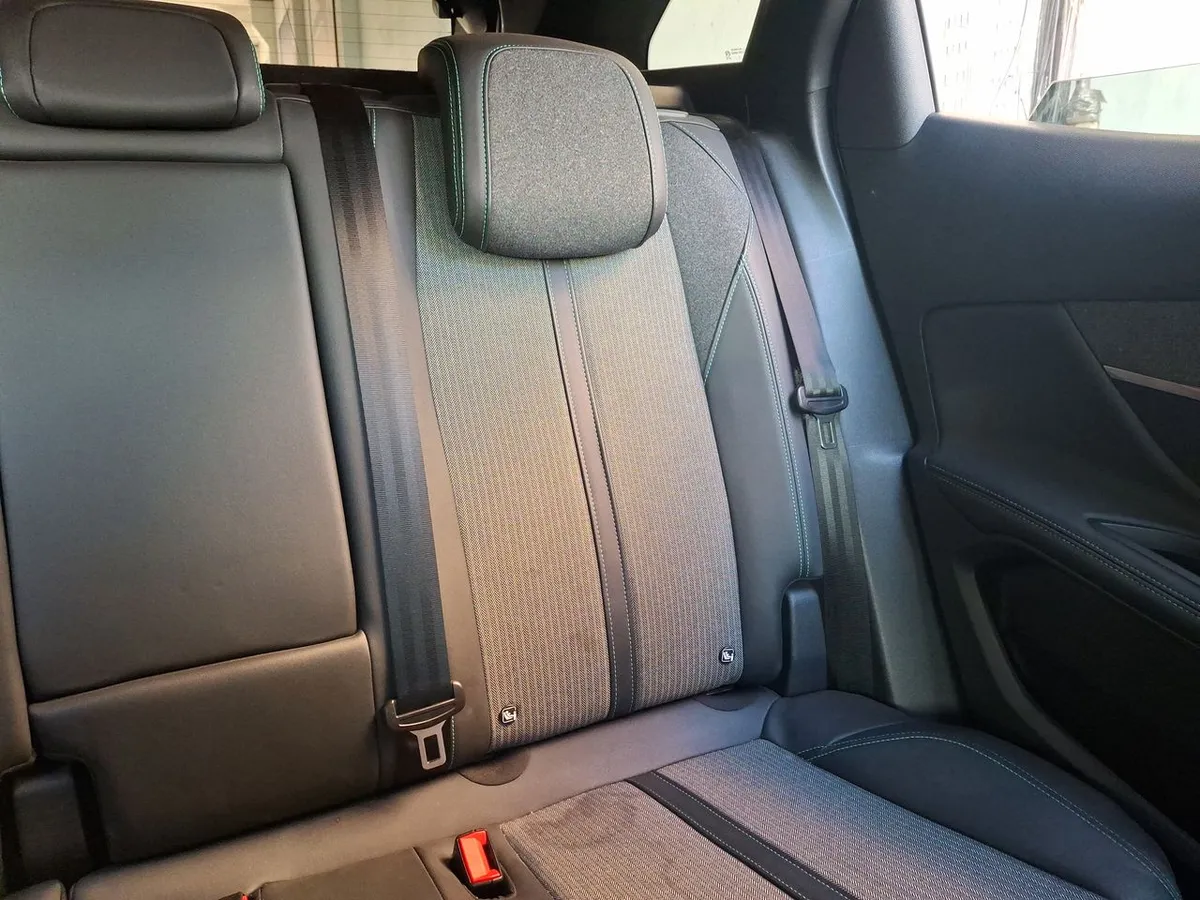 Peugeot 3008 1.5 Allure Pack Bluehdi 130 4x2 Eat8 5p año 2024