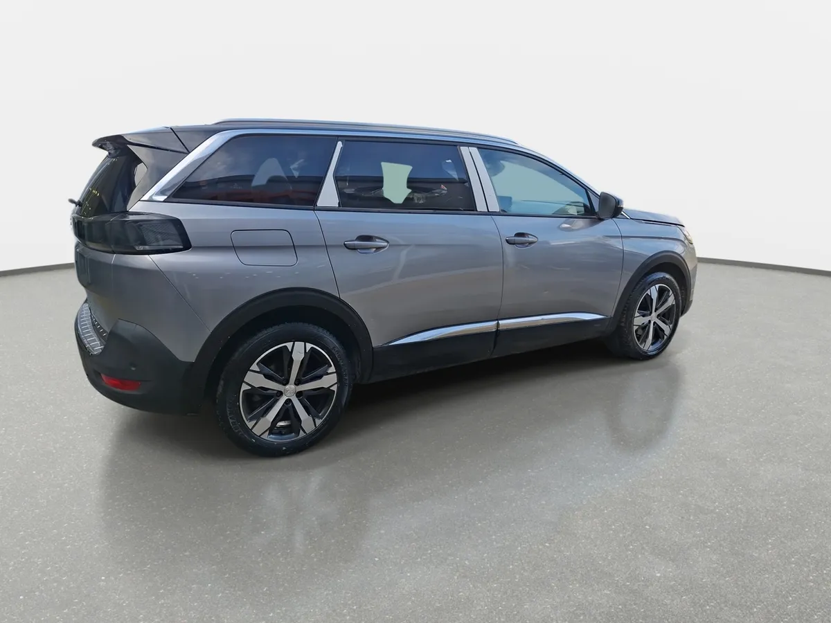 Peugeot 5008 1.5 Allure Pack Bluehdi 130 4x2 Eat8 5p año 2024