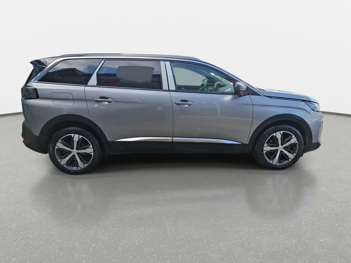 Peugeot 5008 1.5 Allure Pack Bluehdi 130 4x2 Eat8 5p año 2024