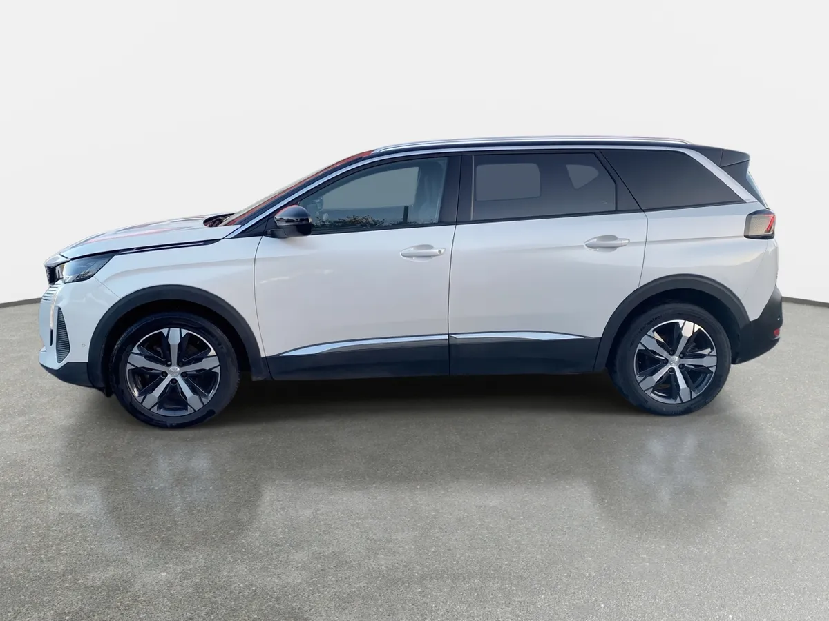 Peugeot 5008 1.5 Allure Pack Bluehdi 130 4x2 Eat8 5p año 2024