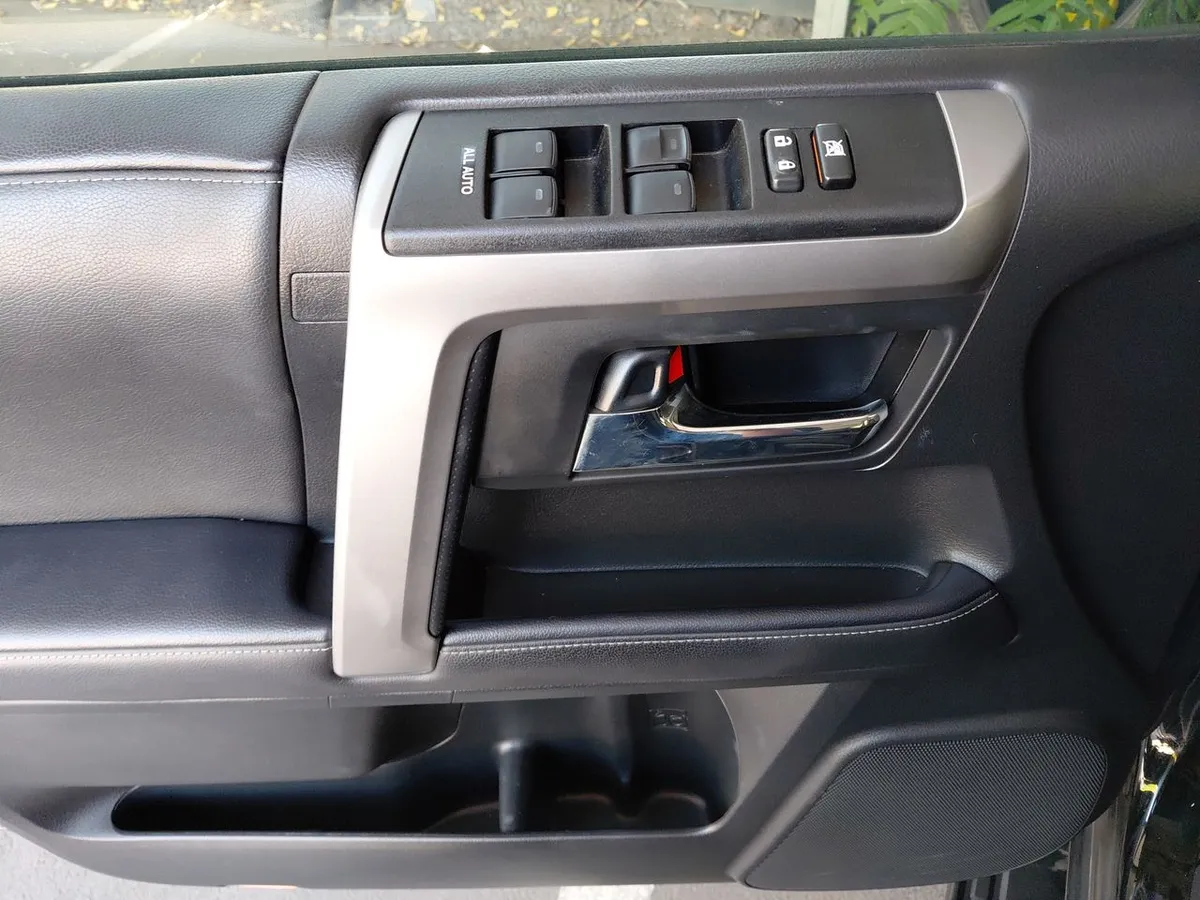 Toyota 4runner 4.0 Sr5 4x2 Control Volante Euro V At 5p año 2022