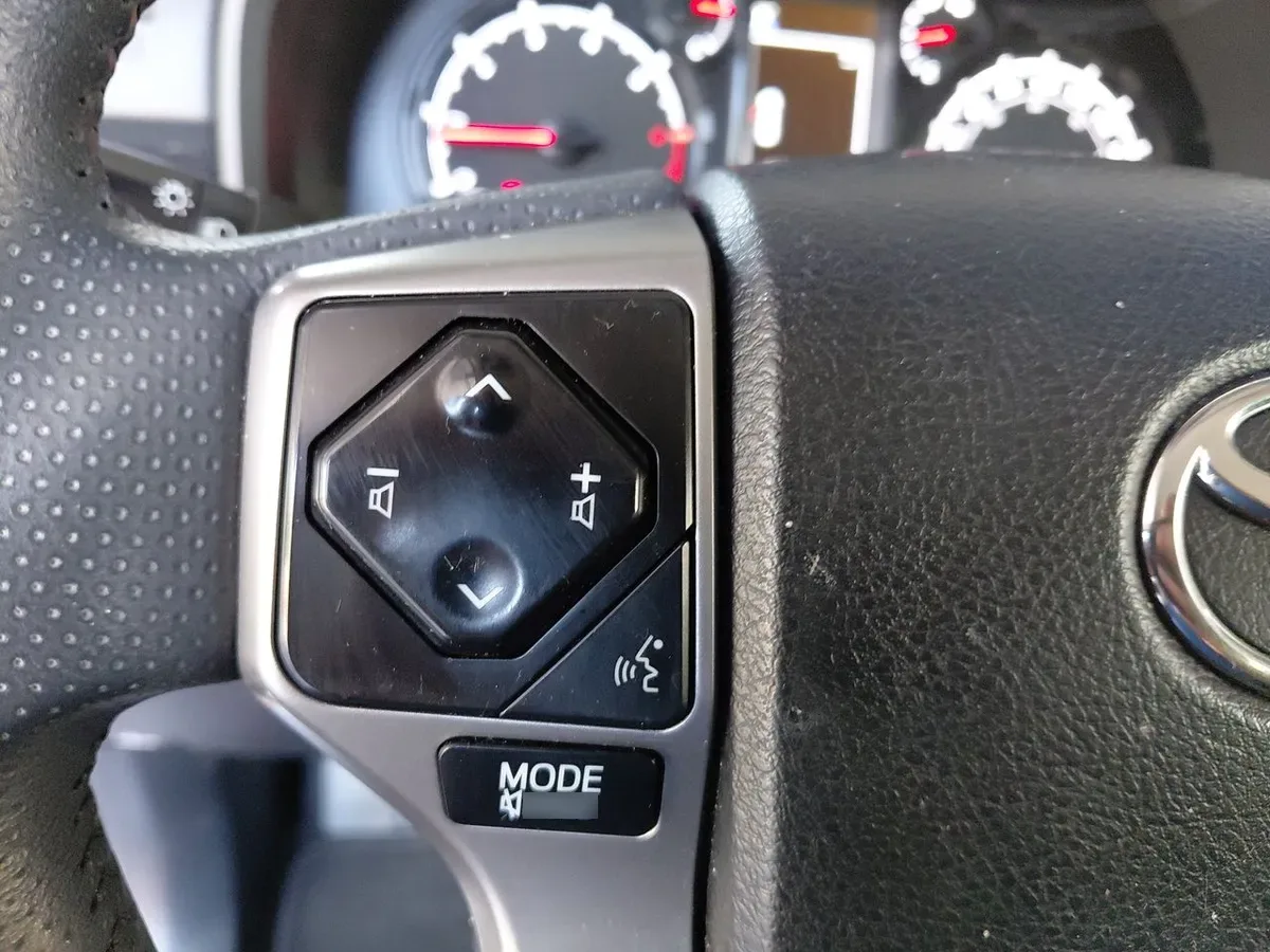 Toyota 4runner 4.0 Sr5 4x2 Control Volante Euro V At 5p año 2022