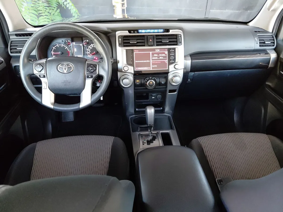 Toyota 4runner 4.0 Sr5 4x2 Control Volante Euro V At 5p año 2022