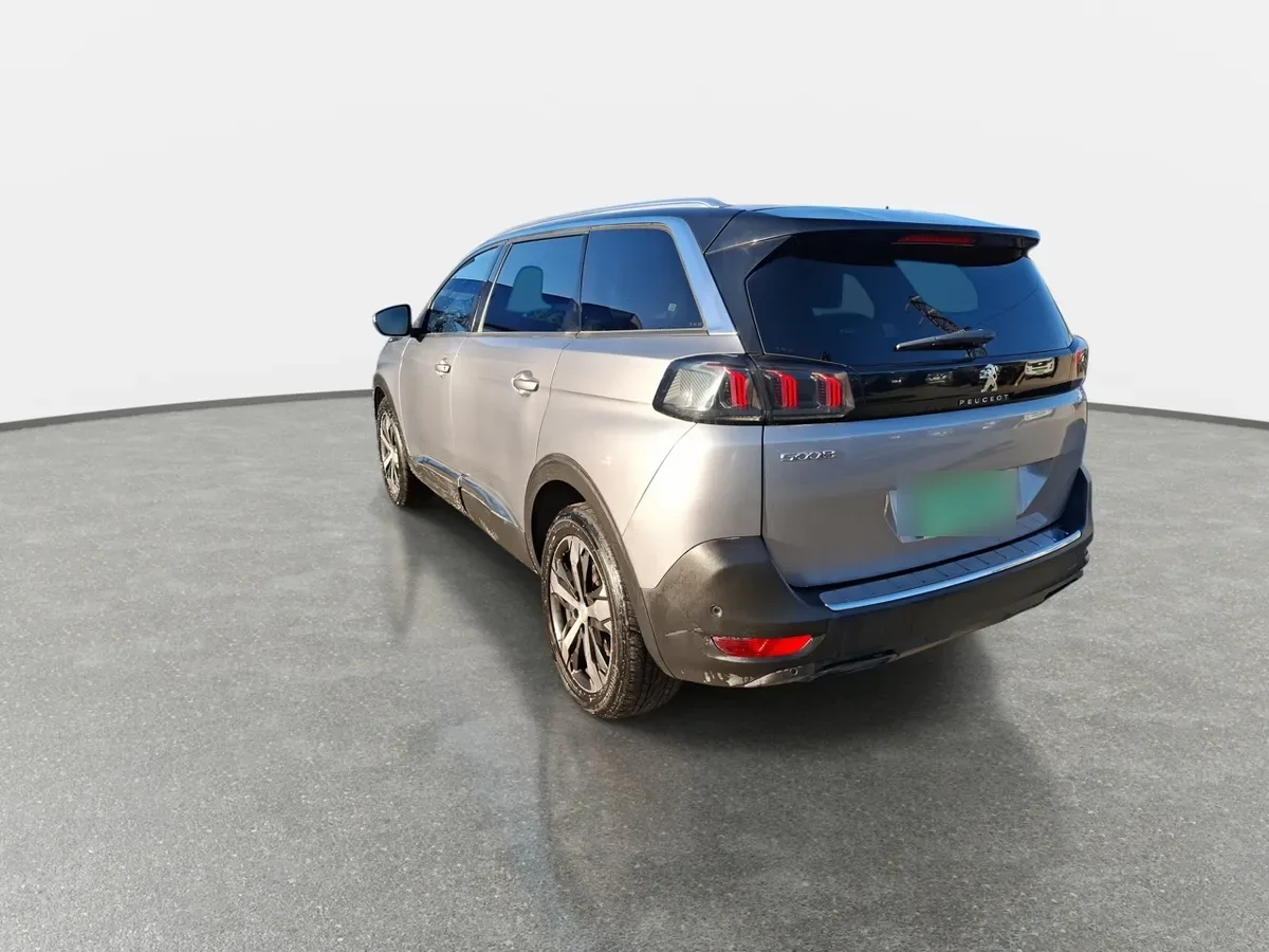 Peugeot 5008 1.5 Allure Pack Bluehdi 130 4x2 Eat8 5p año 2024