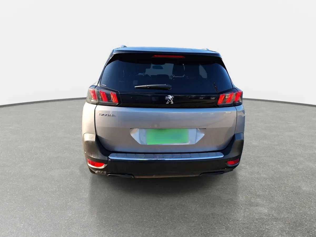 Peugeot 5008 1.5 Allure Pack Bluehdi 130 4x2 Eat8 5p año 2024