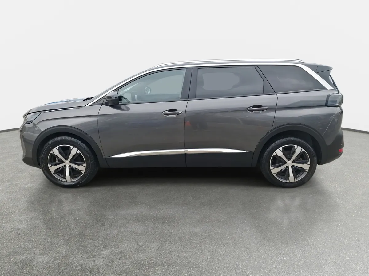 Peugeot 5008 1.5 Allure Pack Bluehdi 130 4x2 Eat8 5p año 2024