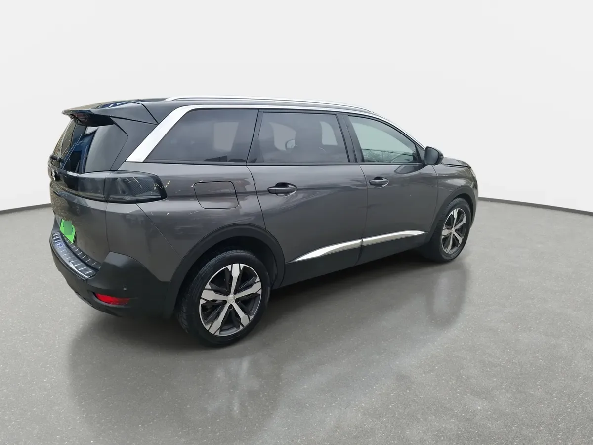Peugeot 5008 1.5 Allure Pack Bluehdi 130 4x2 Eat8 5p año 2024
