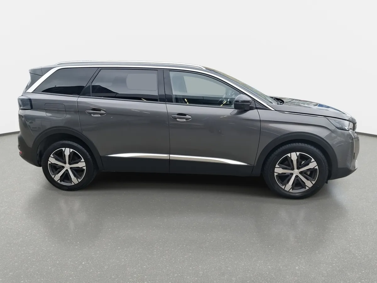 Peugeot 5008 1.5 Allure Pack Bluehdi 130 4x2 Eat8 5p año 2024