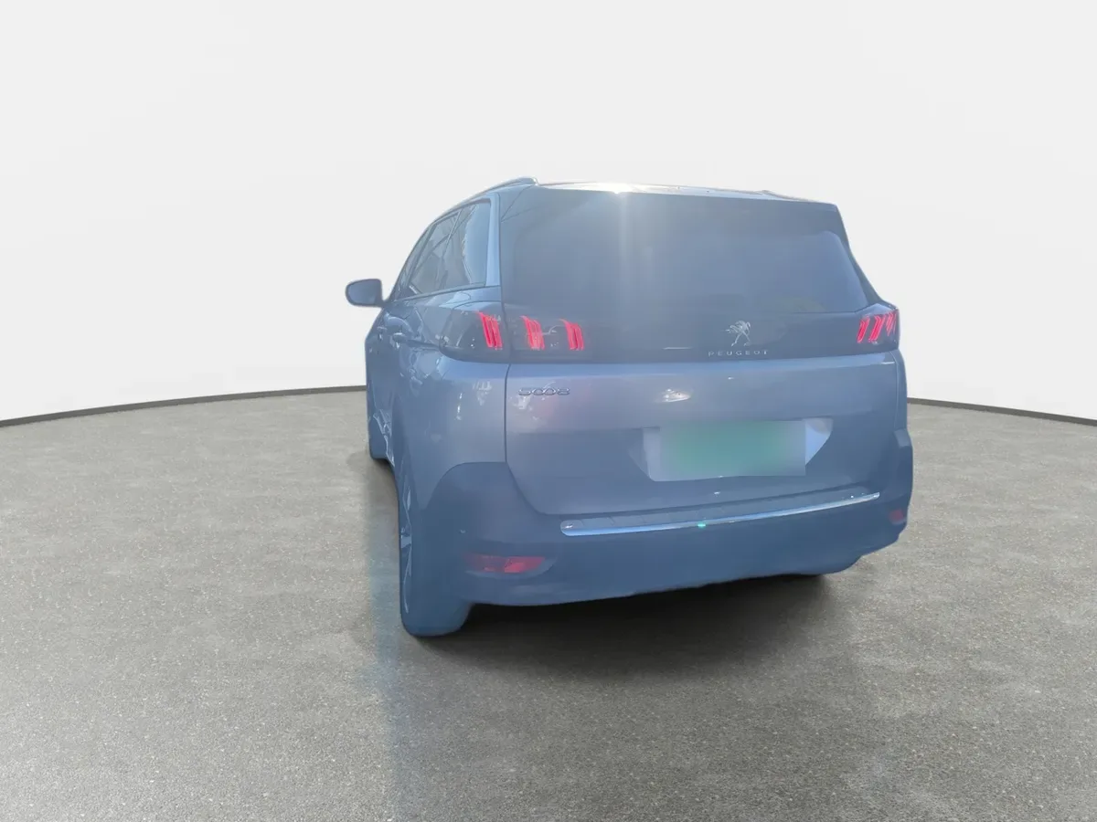 Peugeot 5008 1.5 Allure Pack Bluehdi 130 4x2 Eat8 5p año 2024