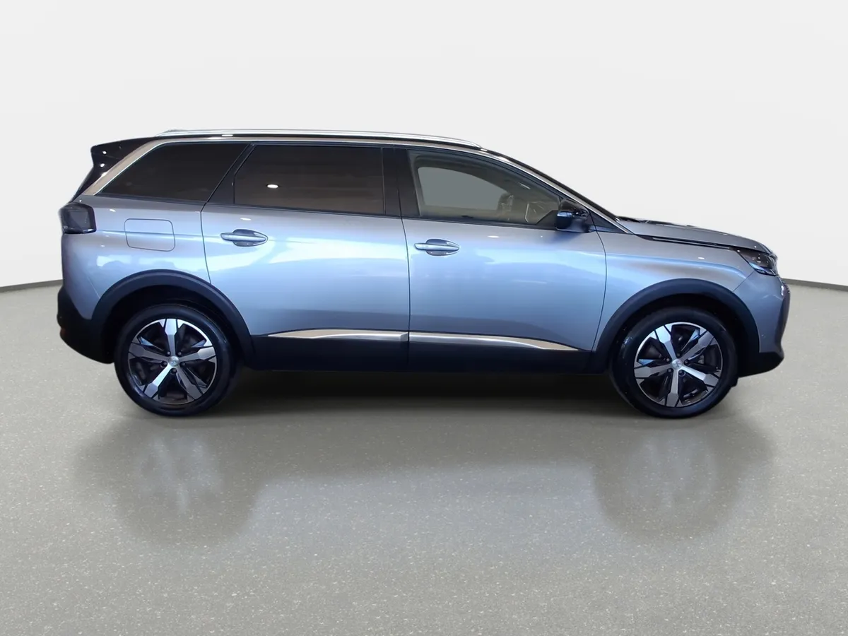 Peugeot 5008 1.5 Allure Pack Bluehdi 130 4x2 Eat8 5p año 2024