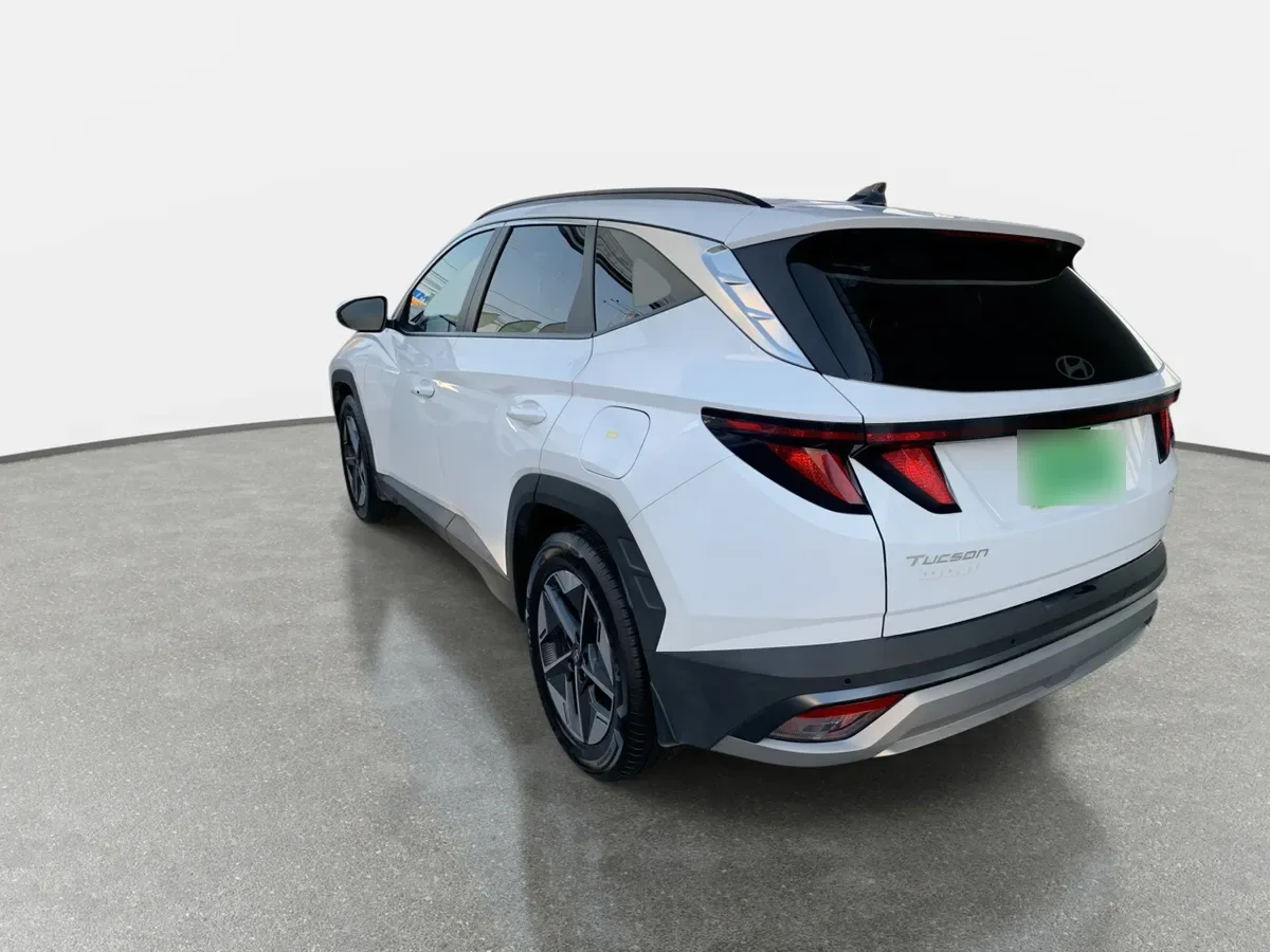 Hyundai Tucson 2.0 Nx4 Plus Fl Diesel 2wd At 5p año 2025
