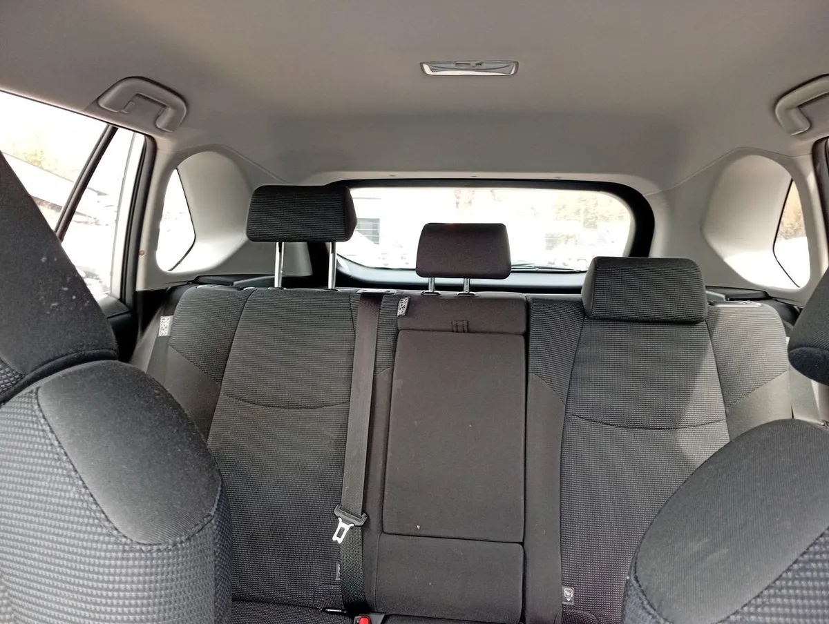 Toyota Rav 4 2.0 Le 4x2 Cvt At 5p año 2022