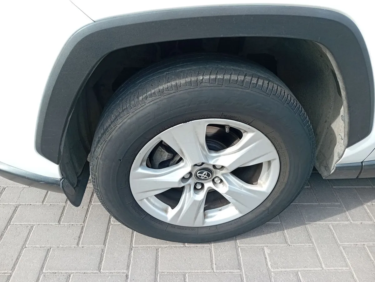 Toyota Rav 4 2.0 Le 4x2 Mt 5p año 2020