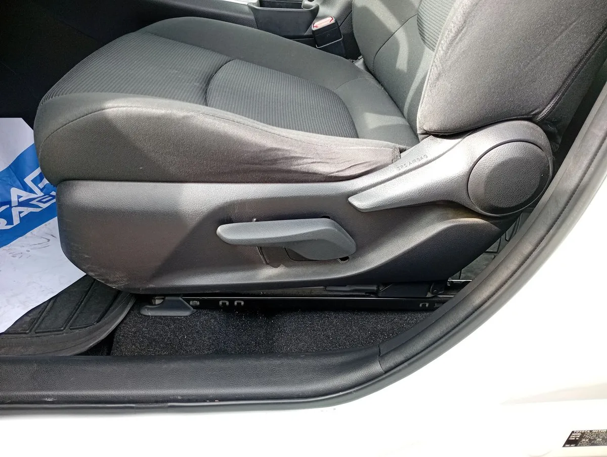 Toyota Rav 4 2.0 Le 4x2 Mt 5p año 2020
