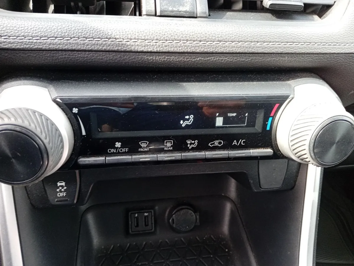 Toyota Rav 4 2.0 Le 4x2 Mt 5p año 2020