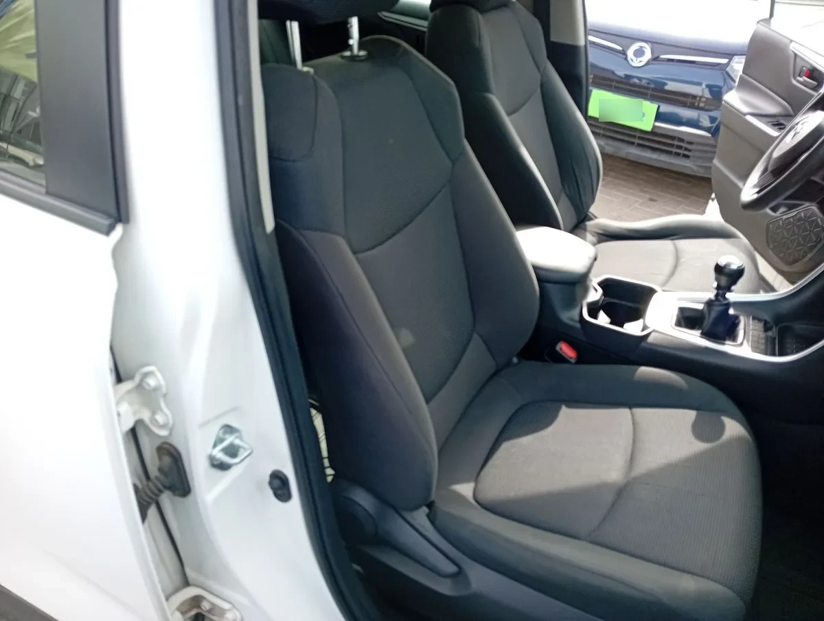 Toyota Rav 4 2.0 Le 4x2 Mt 5p año 2020