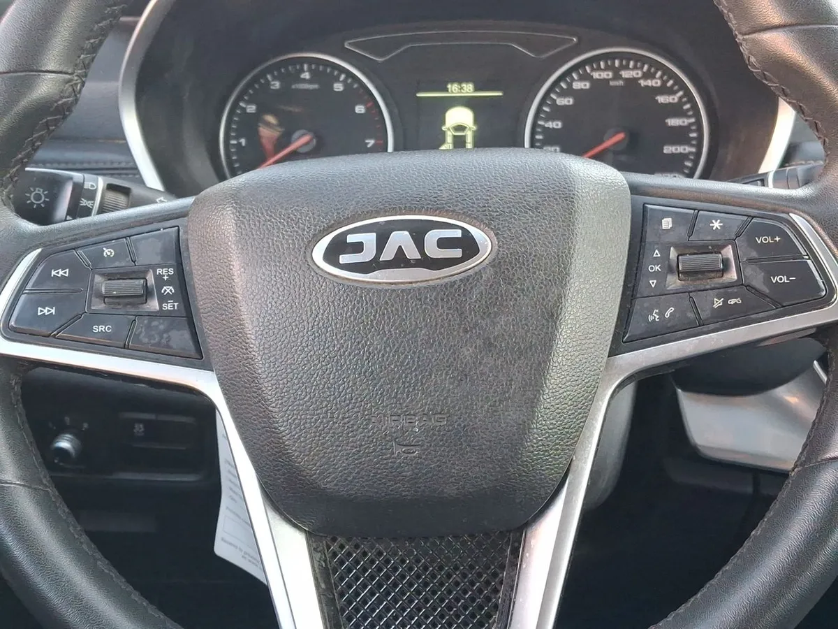 JAC Js8 1.5 Luxury Se 4x2 6mt 5p año 2024