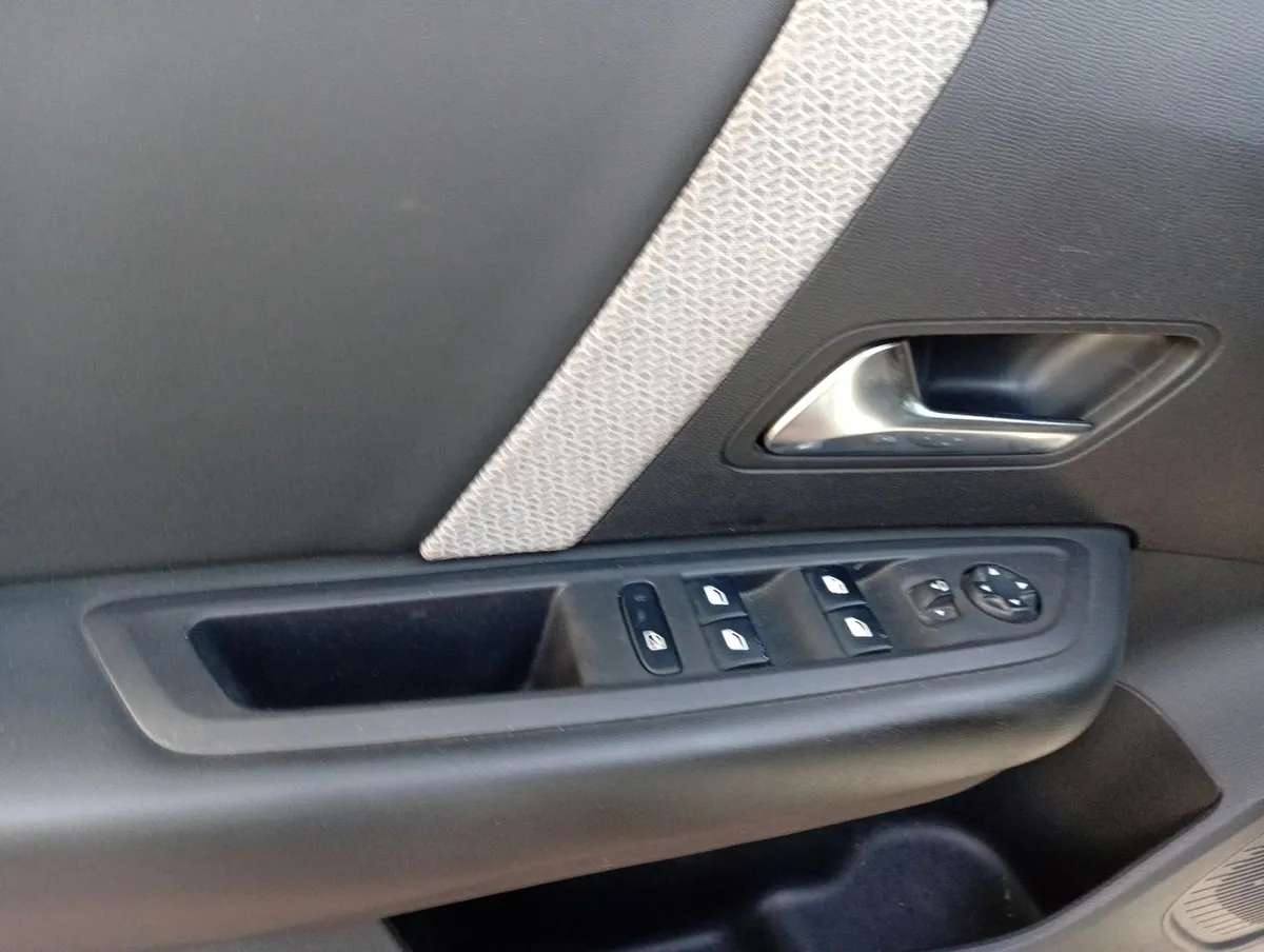 Citroen C4 1.2 Shine Puretech 4x2 130 Ss Eat8 At 5p año 2022