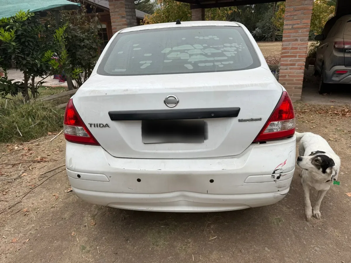 NISSAN TIIDA 1.6 Sport S Ac Ll Mt 4x2 año 2011